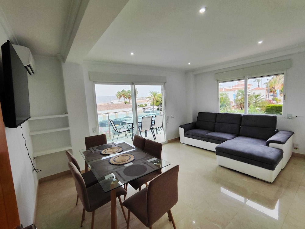 Apartamento Superior, con baño privado y vista al mar (Estudio para 8 personas)