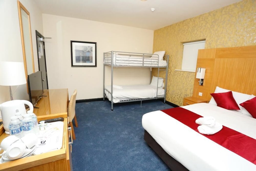 Family Room, 1 Bedroom, Non Smoking - Photo 3