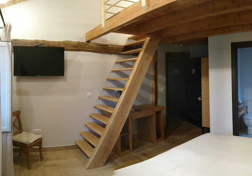 Superior Room, 1 King Bed photo 2