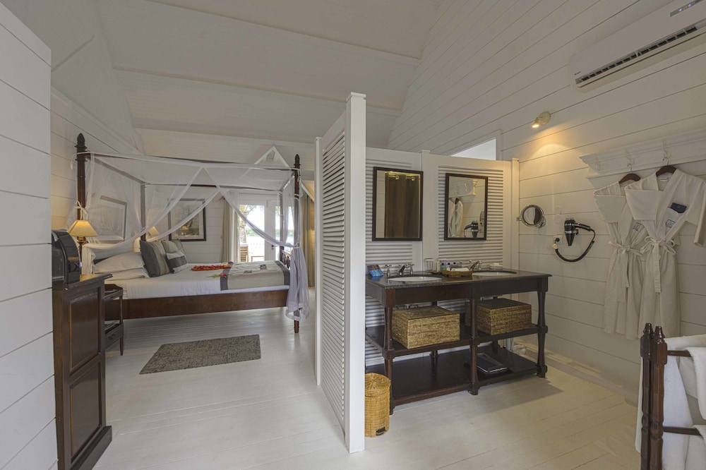 Room, Beachfront