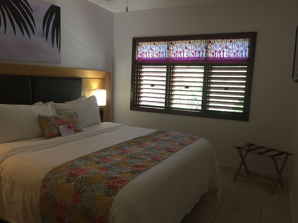 Suite, 1 King Bed with Sofa bed, Pool View photo 2