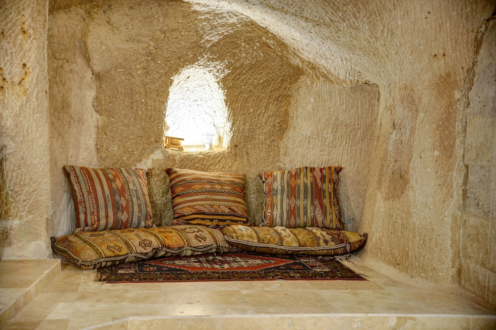 Romantic Suite - Photo 3