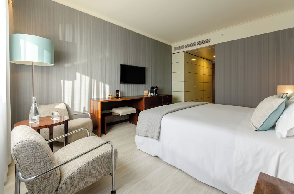 Standard Double or Twin Room - Photo 3