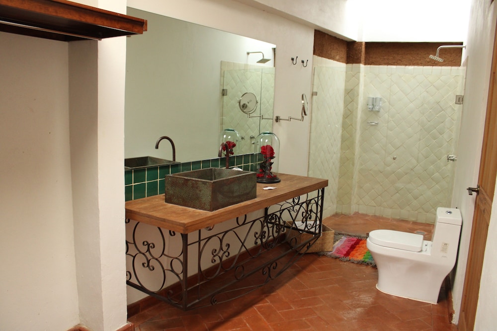Design Single Room, 1 King Bed photo 2