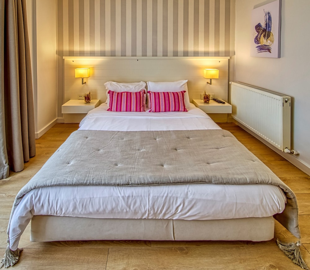 Deluxe Double Room, Partial Sea View photo 1