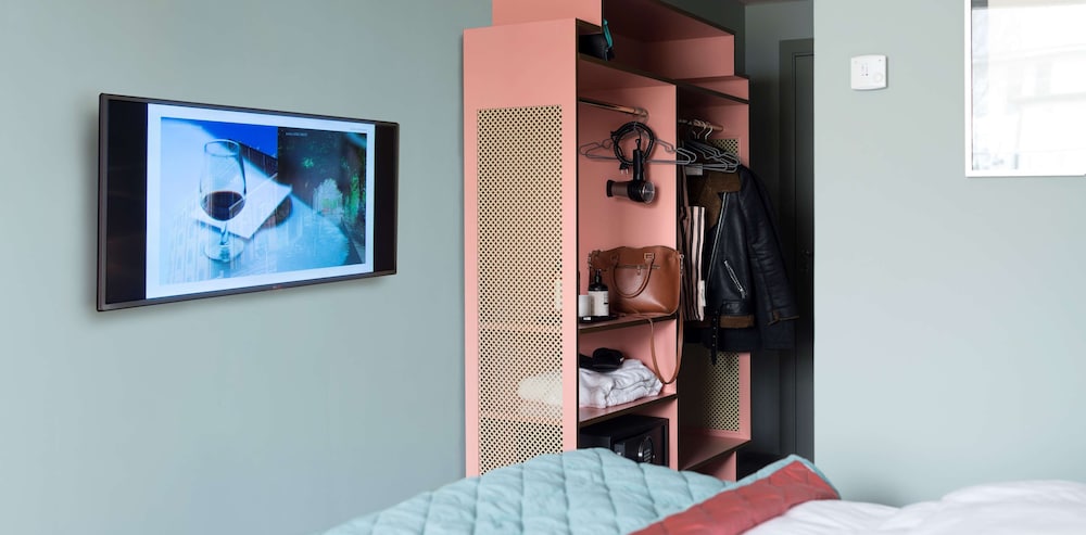 Superior Room, 1 King Bed, Non Smoking - Photo 7