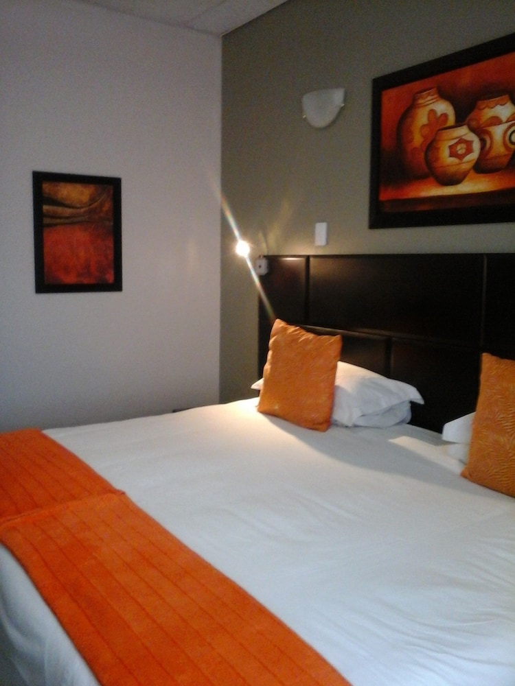 Standard Room, Ensuite photo 1