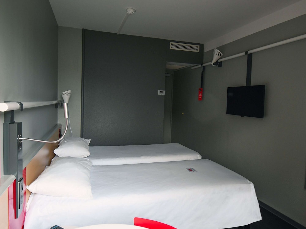 Standard Room, 1 Double Bed - Photo 12