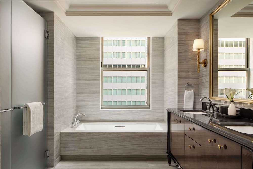 Park Avenue Premier Suite Mobility Access Tub thumbnail 6