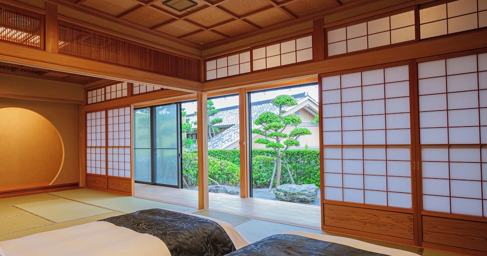 Suite, Non Smoking, Partial Ocean View