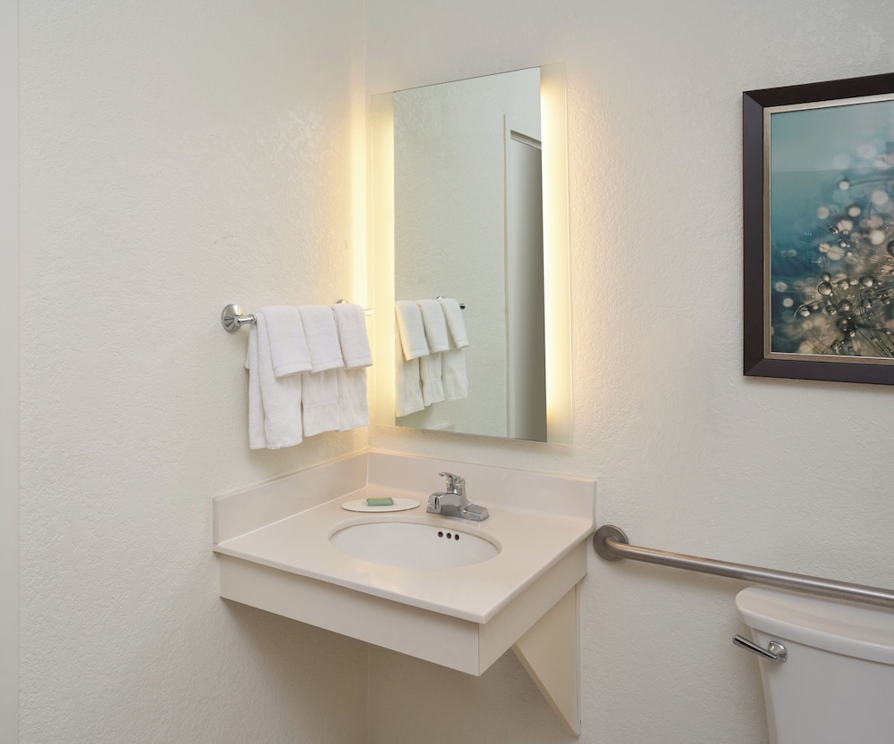 Room, 2 Queen Beds (Mobility/Hearing Accessible, Tub)