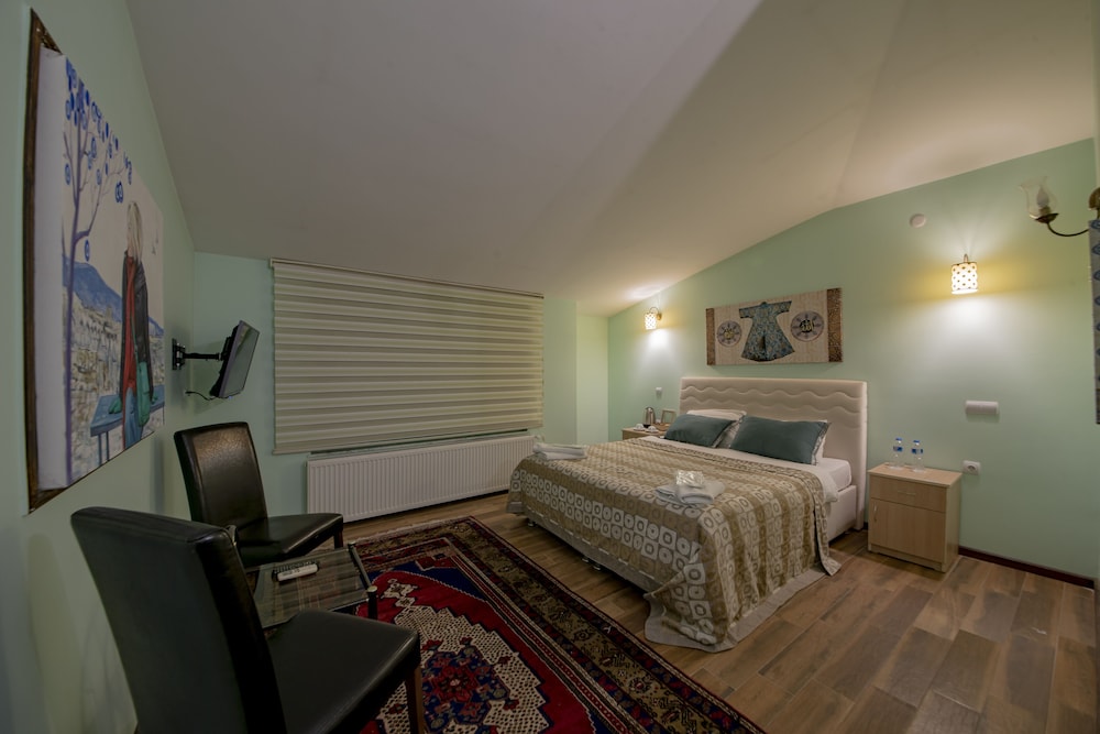 Deluxe Room - Photo 10
