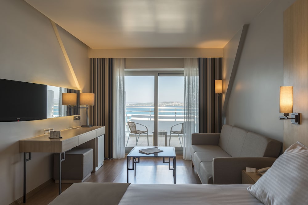 Deluxe Room, Sea View - Photo 2