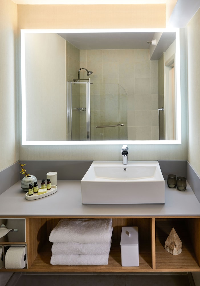 Executive Room, 1 King Bed, Non Smoking, City View (High Floor) - Photo 5