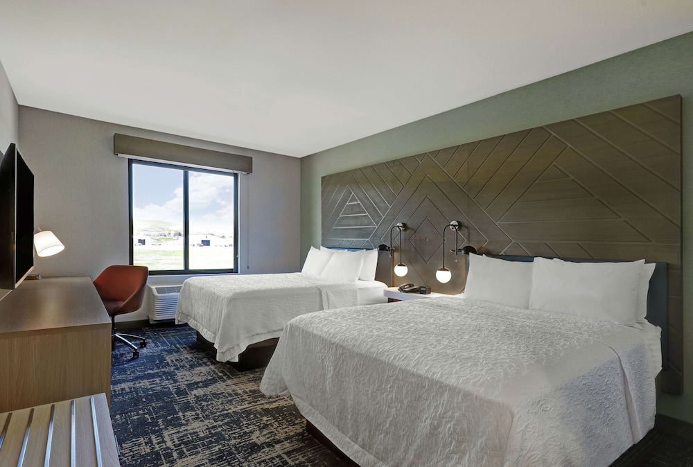 Room, 2 Queen Beds, Refrigerator - Photo 2