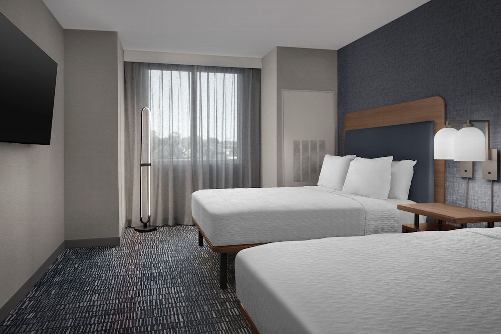 Studio, 2 Queen Beds, Bathtub (Mobility & Hearing) photo 2
