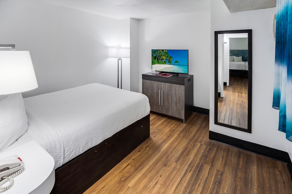 Standard Single Room, 2 Queen Beds, Kitchenette (Newly Remodeled)(No Pets) photo 3
