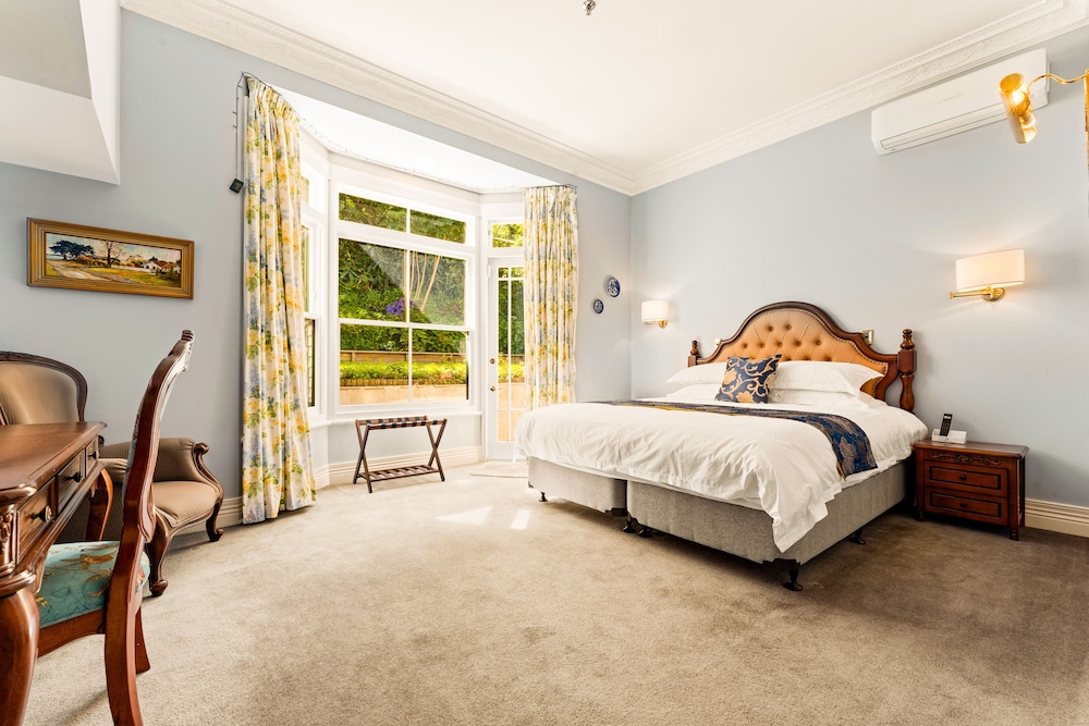 Comfort Single Room, 1 King Bed, Garden View
