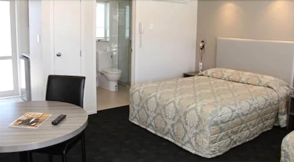 Standard Studio, Kitchen (Spacious Studio Unit)