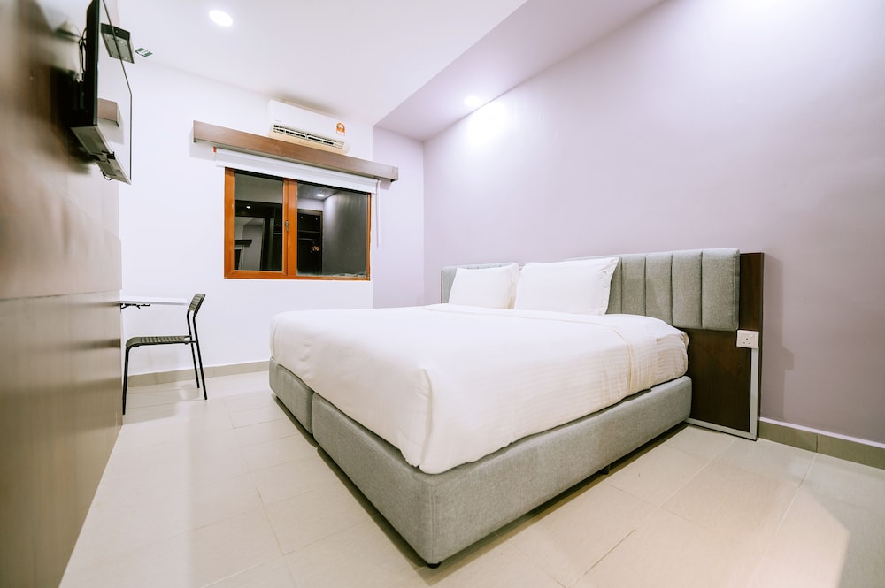 Standard Room, 1 King Bed - Photo 1