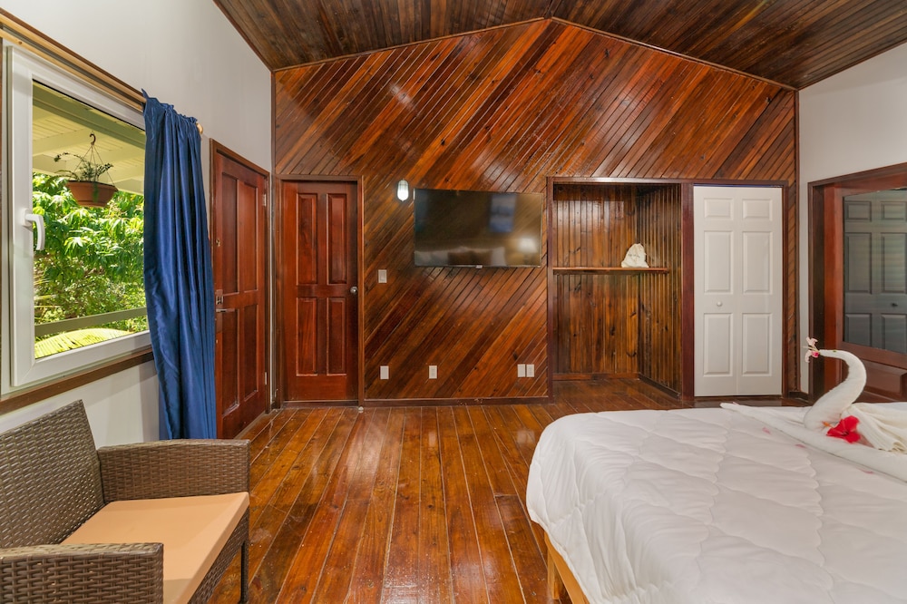 Standard King Room with Garden View - Photo 5
