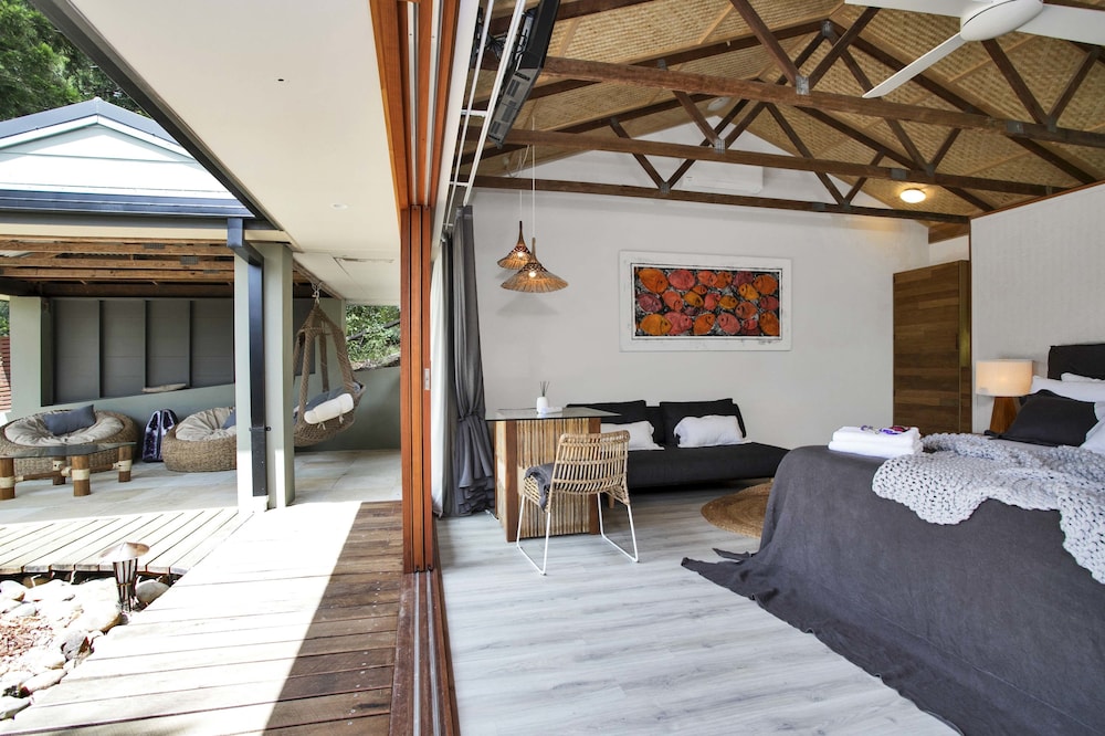 Villa Retreat with Couples Bath photo 2