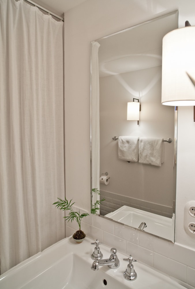 Deluxe Room, Courtyard View