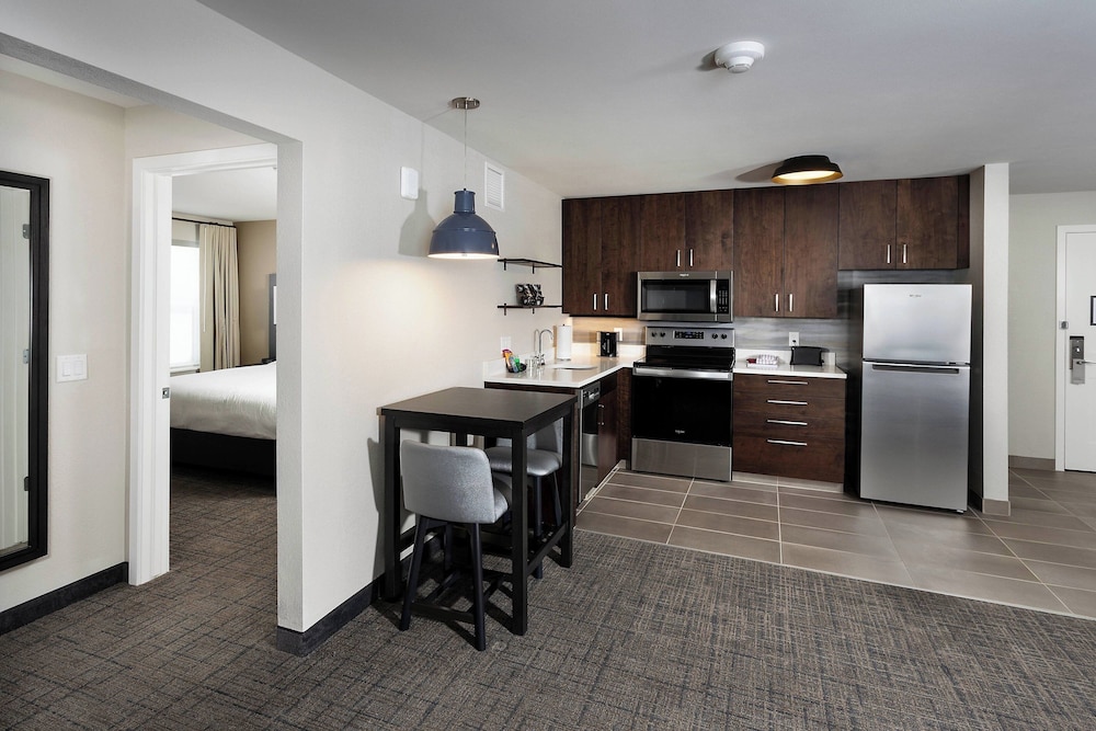 Suite, 1 Bedroom - Photo 4