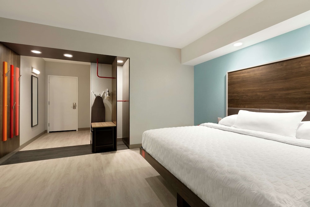 Room, 1 King Bed, Accessible, Bathtub