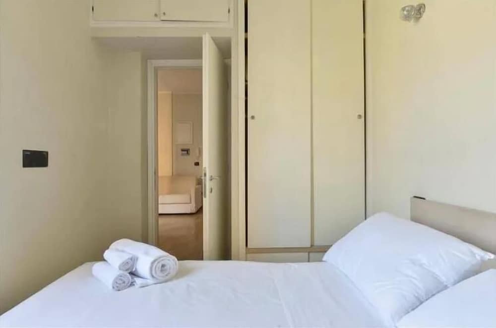 Suite, 1 Double Bed, Private Bathroom photo 3