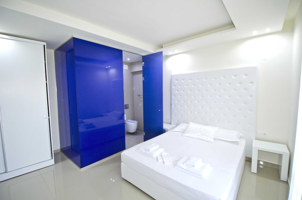 Deluxe Room (with extra bed) photo 2