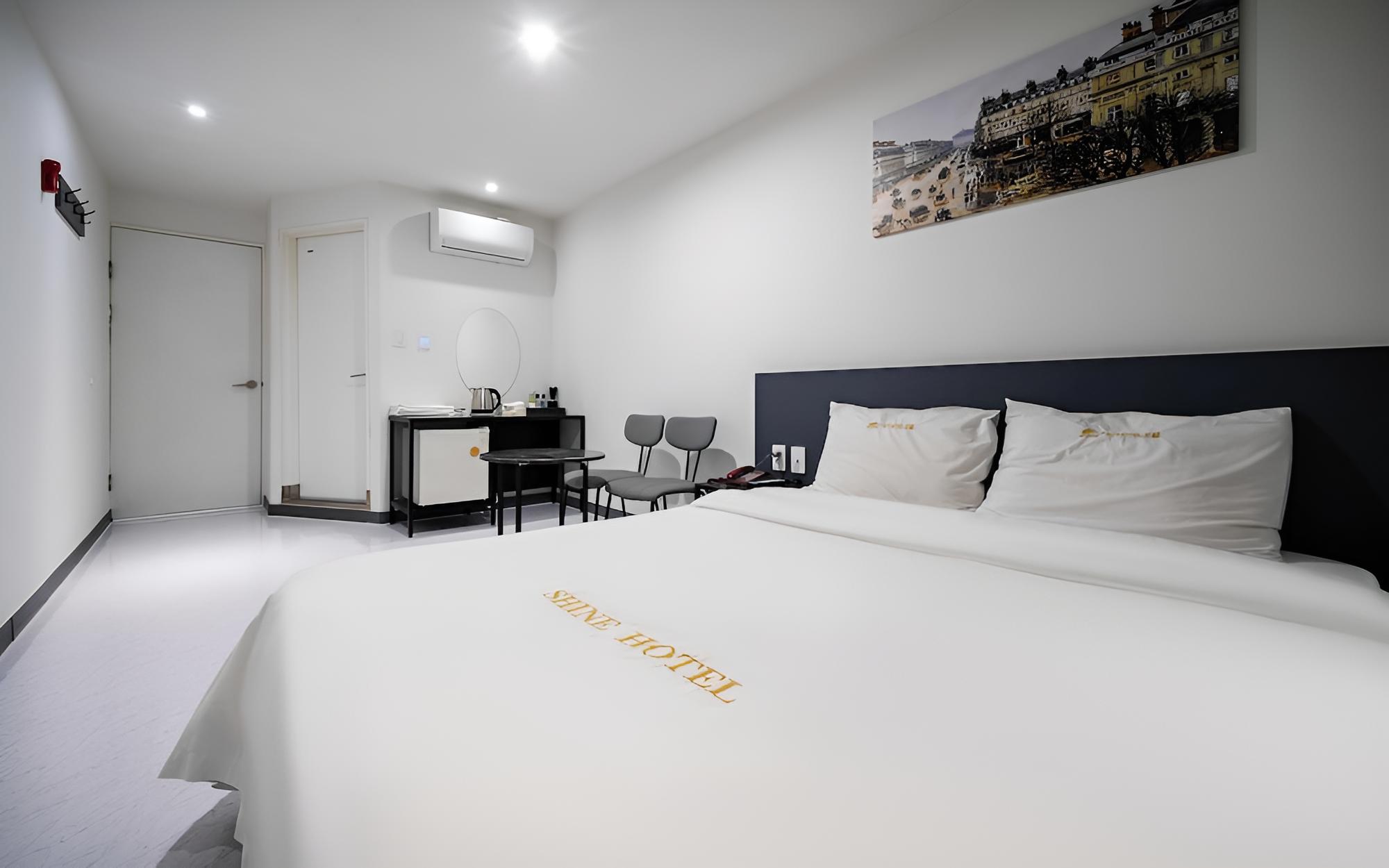 Room (Standard Room) - Photo 2
