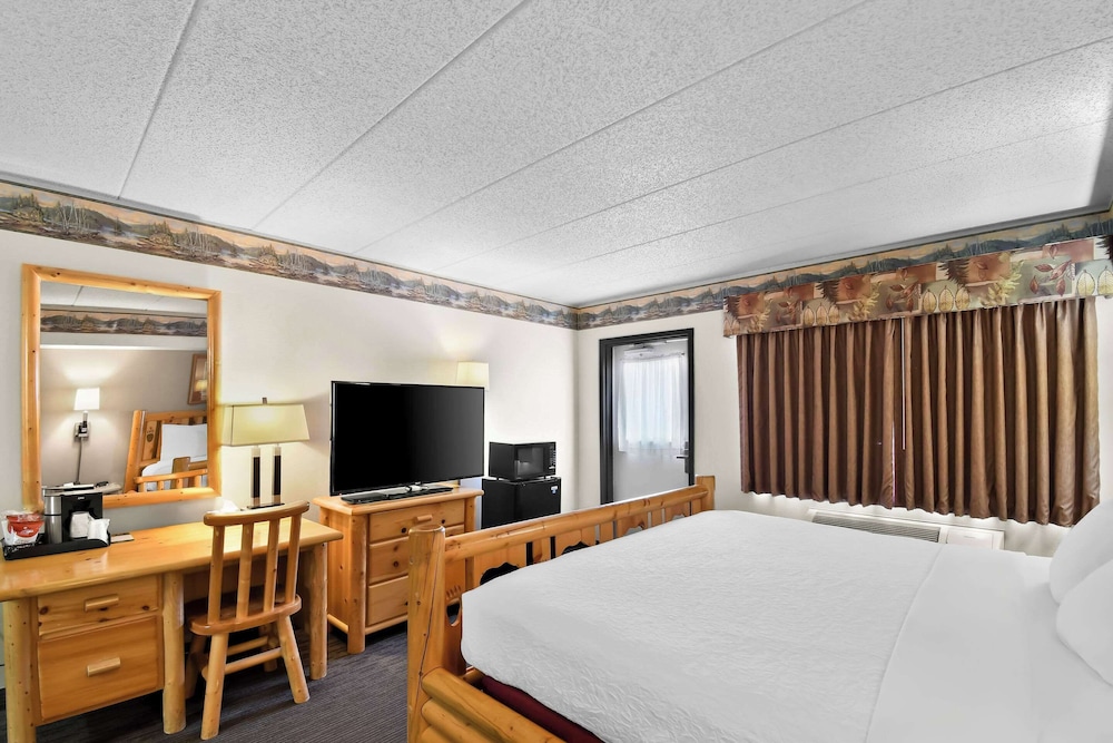 Suite, 1 King Bed, Non Smoking - Photo 1