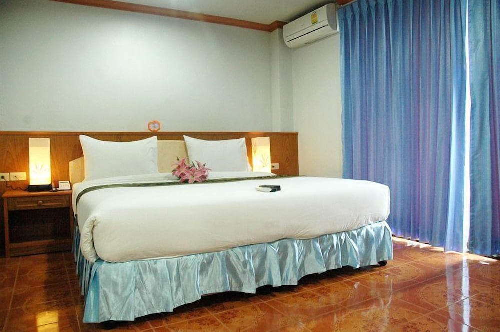 Deluxe Room - Photo 5