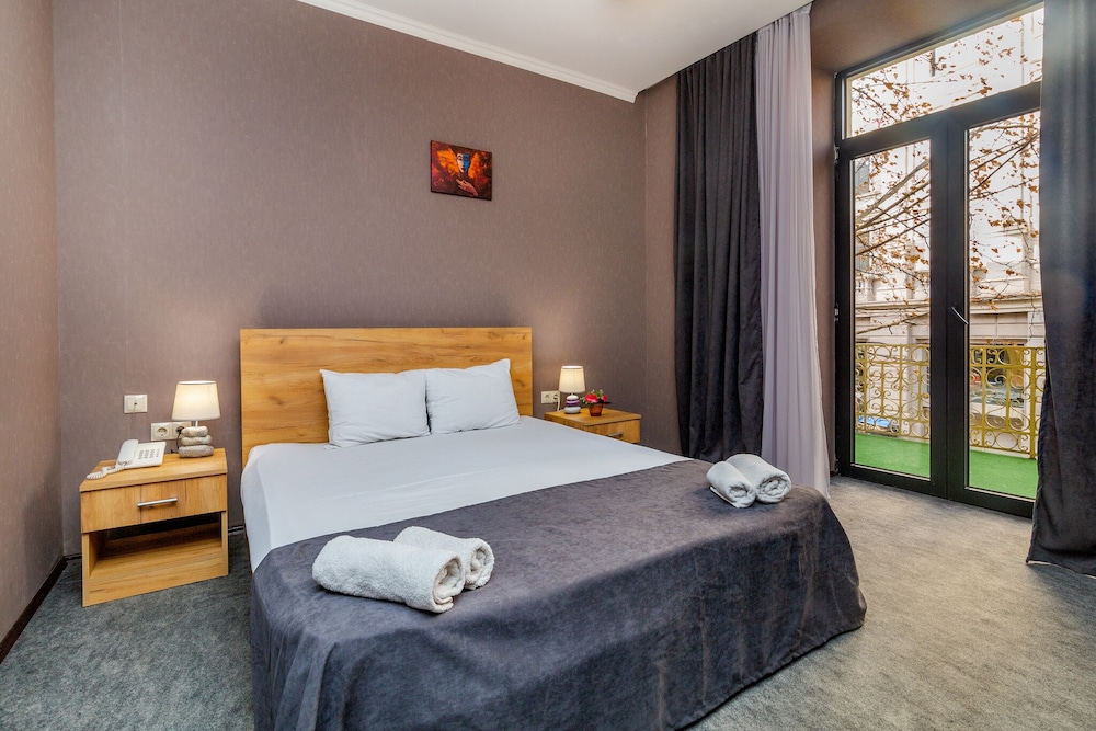 Deluxe Double Room, 1 Double Bed, Terrace, City View photo 1