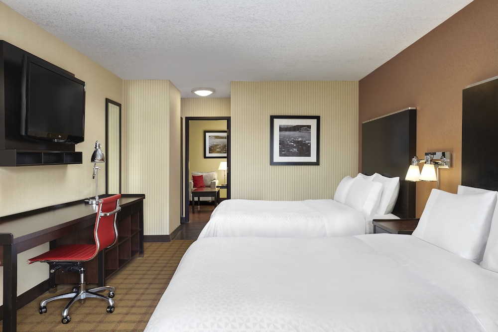 Suite, 1 Bedroom, Balcony - Photo 1