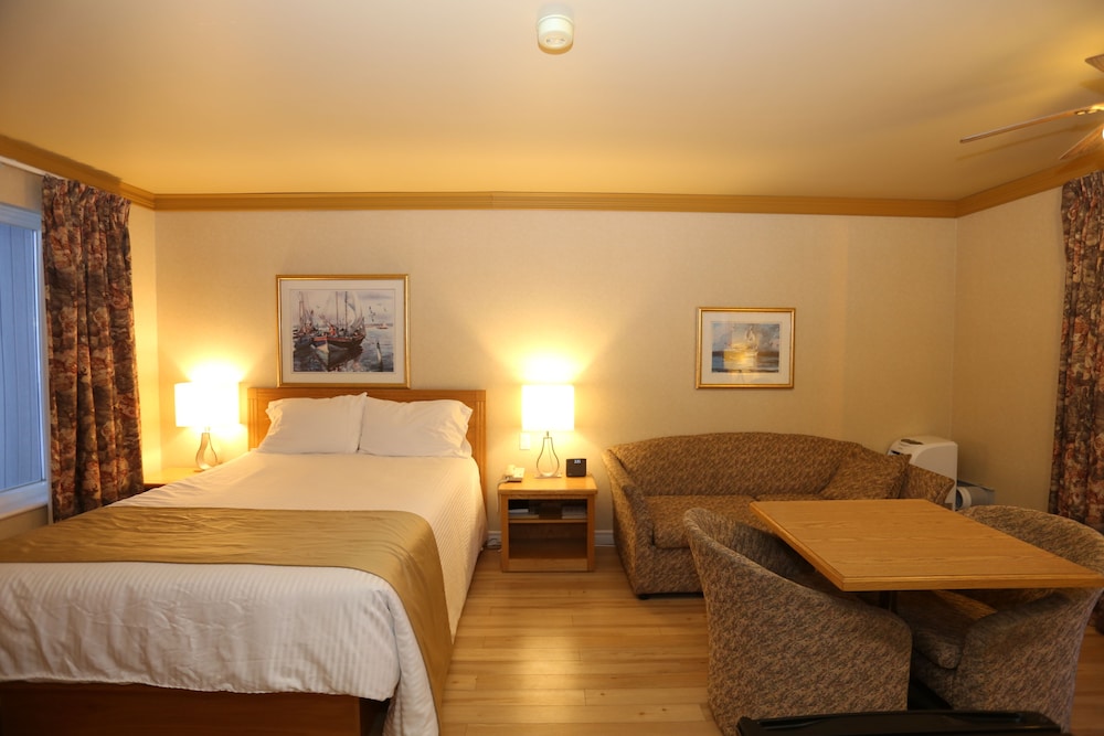Standard Room, 1 Queen Bed, River View photo 1