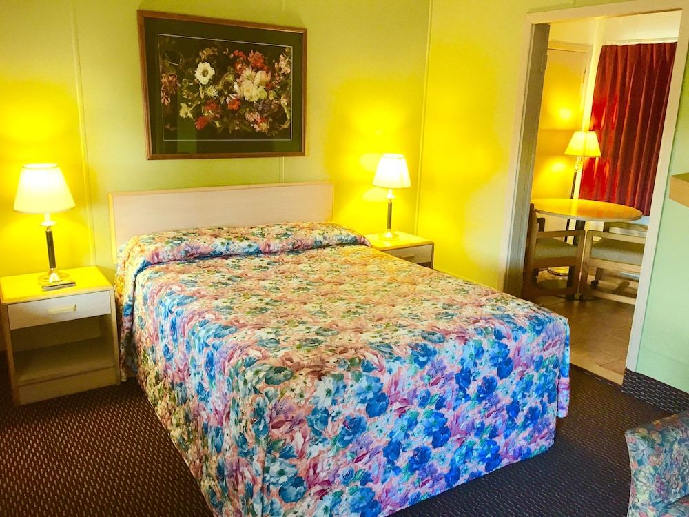 Standard Room, 1 Queen Bed photo 1