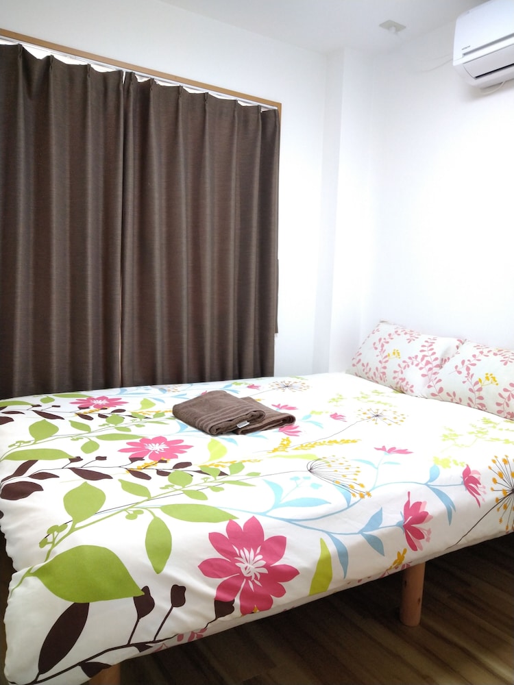 3F 3 Bedrooms 2 Bathrooms Apartment photo 2