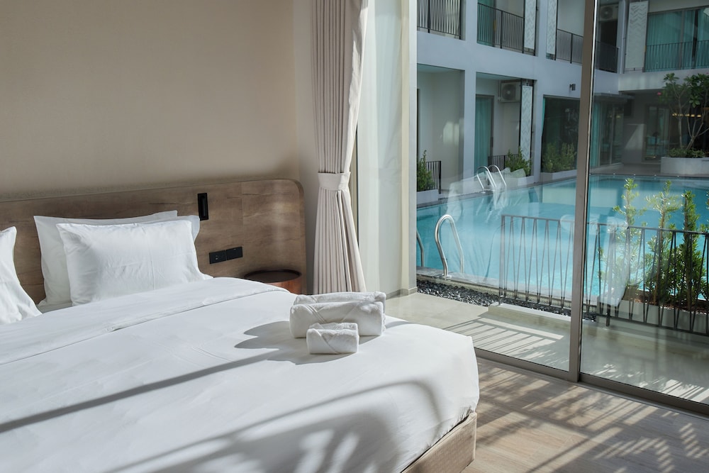 Superior Double Room, Pool View