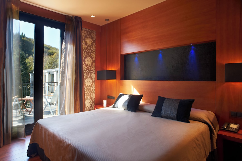 Junior Suite (Spa access included) Junior Suite (Spa access included)