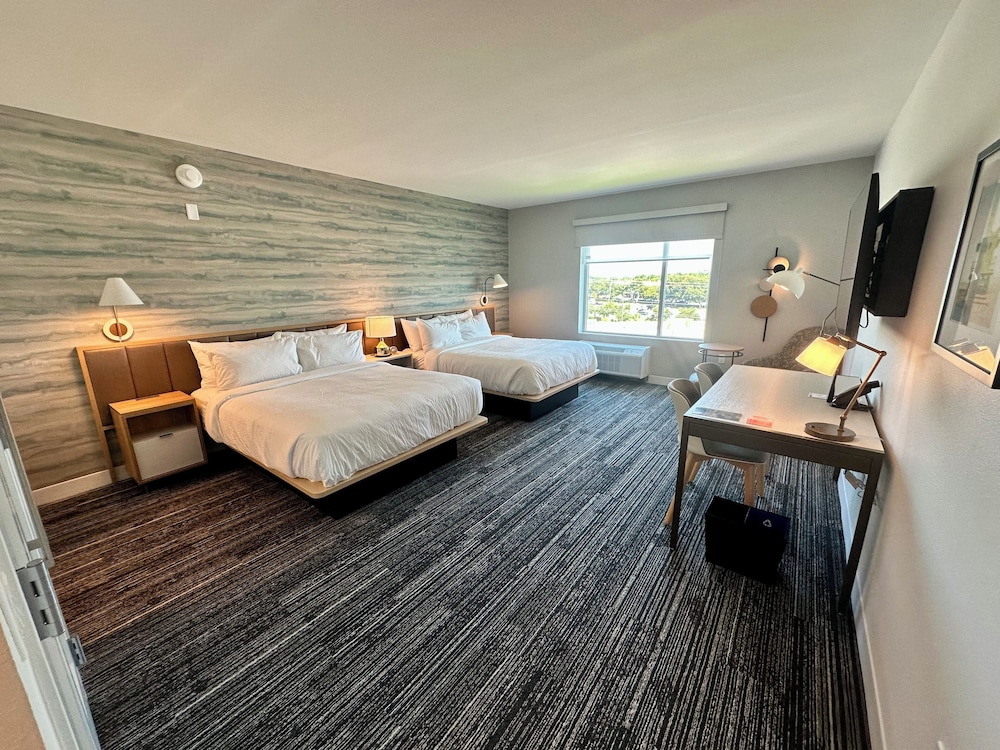 Standard Studio, 2 Queen Beds - Photo 2