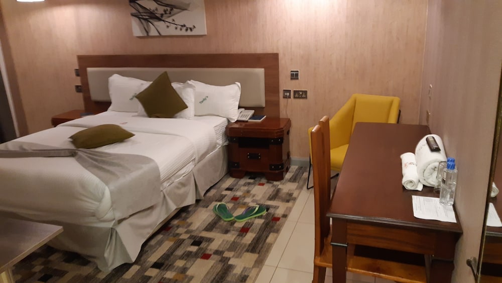 Deluxe Room (Queen)