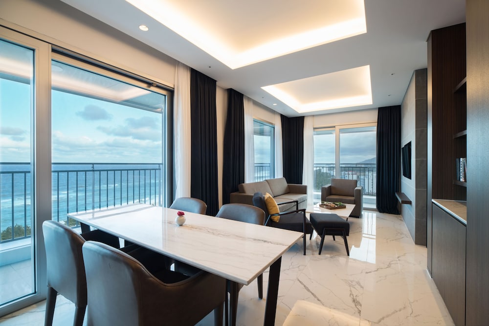 Grand Bleu Suite, Non Smoking, Ocean View (Executive Lounge for 2 people)