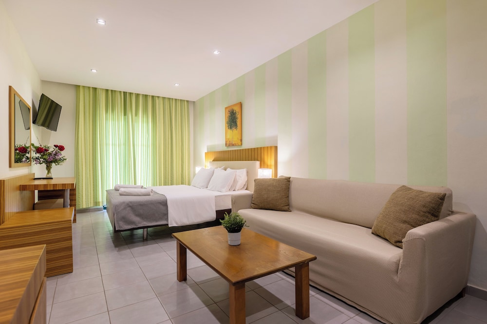 Junior Suite with Garden View - Photo 1