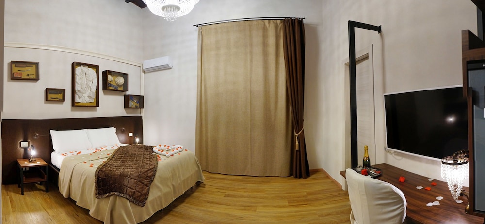 Luxury Suite, Balcony, City View (Suite 2)