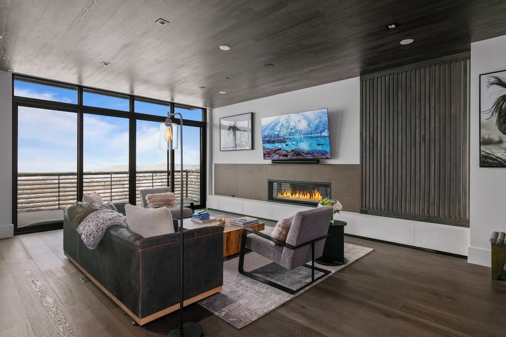 Condo, 3 Bedrooms