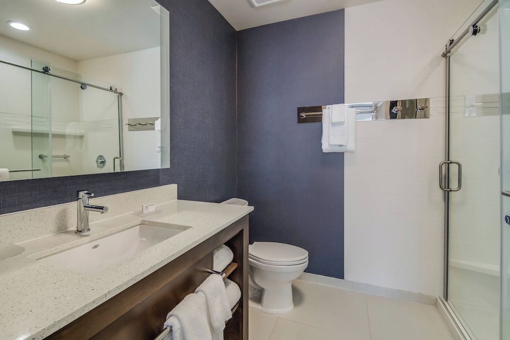 Suite, 2 Bedrooms - Photo 8