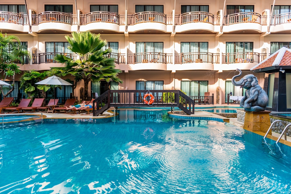 Grand Deluxe Pool Access - Photo 9