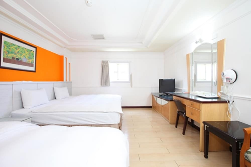 Classic Triple Room photo 3